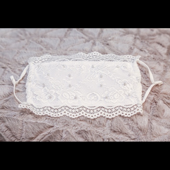 Bridal White Lace & Pearls Face Masks - Picture 1 of 3